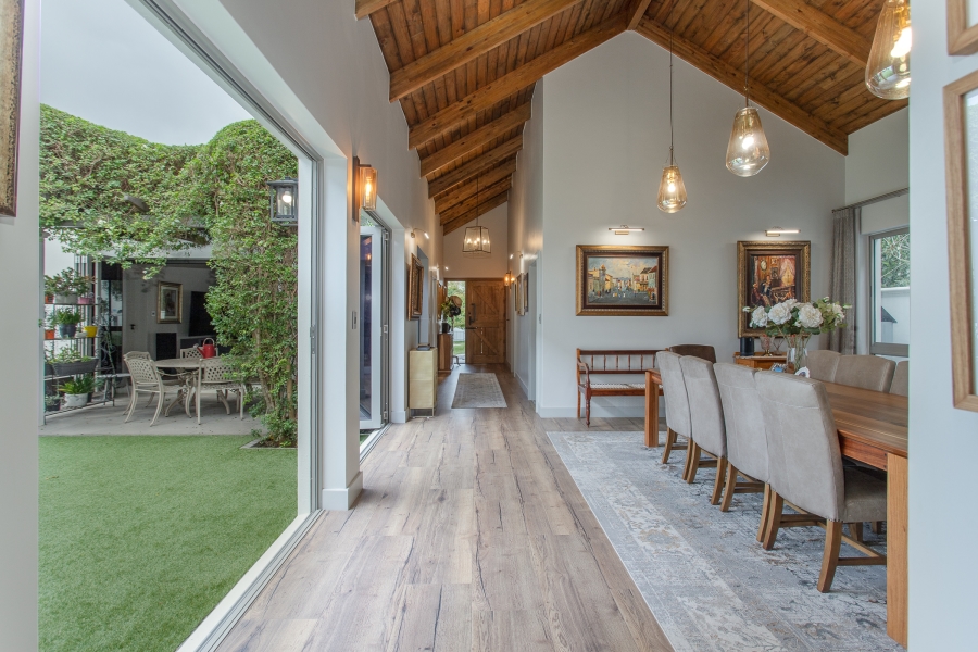 4 Bedroom Property for Sale in Lemoenkloof Western Cape